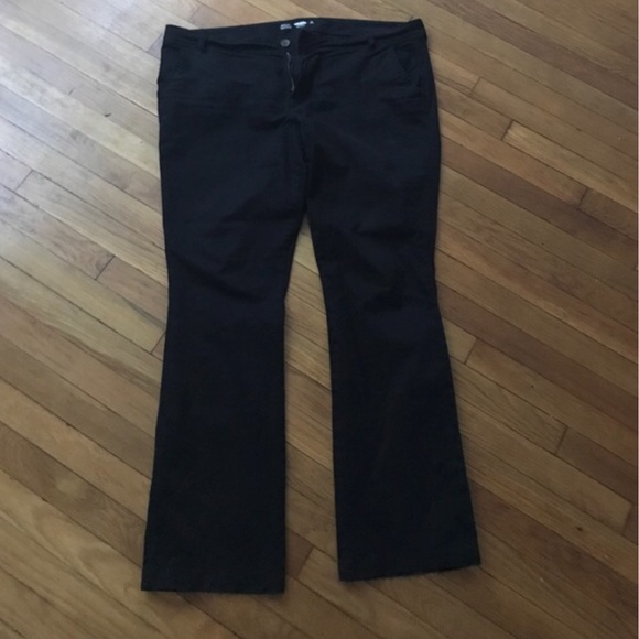 Old Navy Mid-Rise Boot-Cut Khakis for Women - Picture 3 of 5